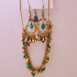 Costume jewelry, Gold tone necklace w/ earrings